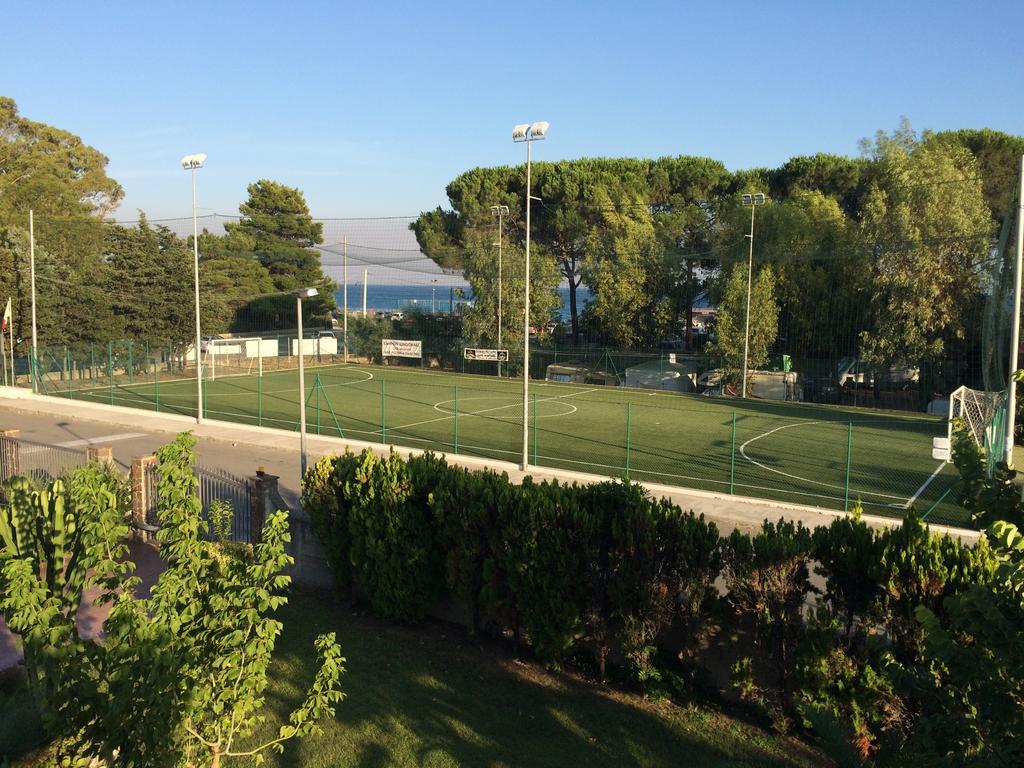 Villaggio Camping Lungomare Cropani Kültér fotó